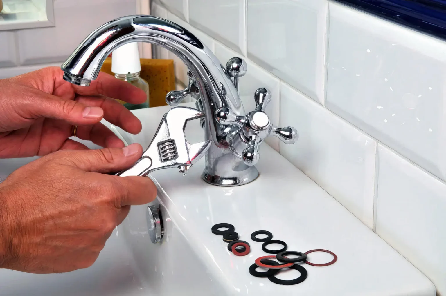 Plumber maintaining a bathroom faucet in Thousand Oaks